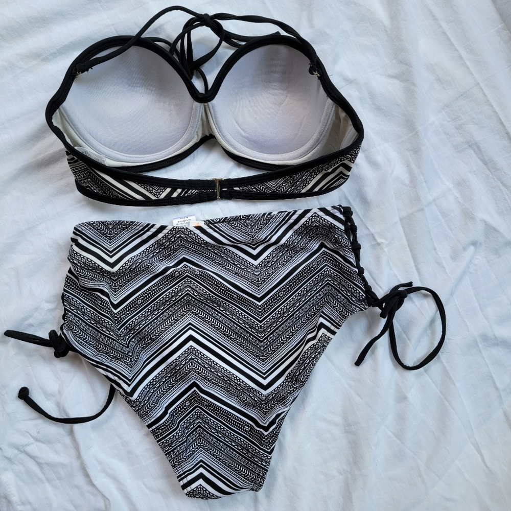 Black and White Patterned Bikini - Picture 8 of 12